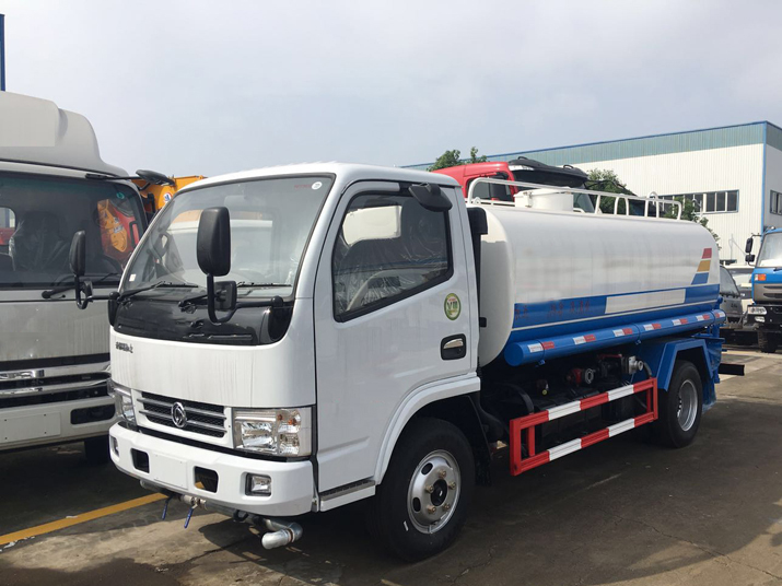 東風(fēng)多利卡（5方）灑水車(chē)