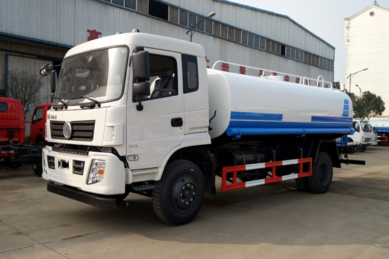 東風專底15噸灑水車