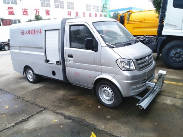東風(fēng)小康人行道清洗車（1.5）方型清洗車