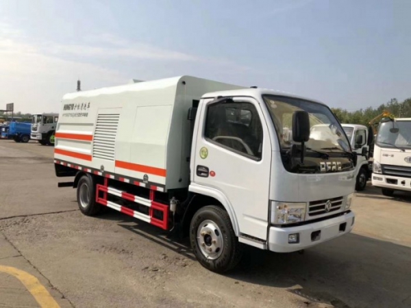 東風(fēng)5方護(hù)欄清洗車