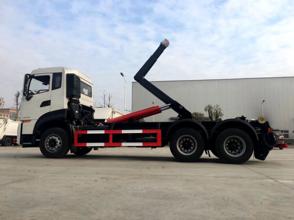 東風(fēng)天龍后雙橋拉臂式垃圾車